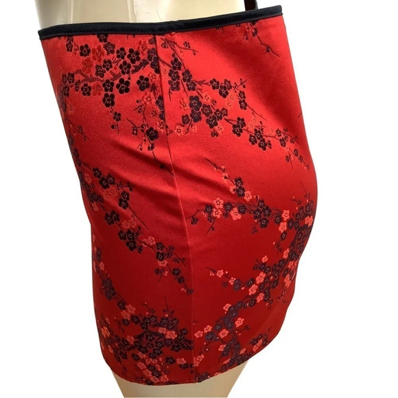 Red and Black Floral Mini Skirt New Without Tags - Picture 3 of 4